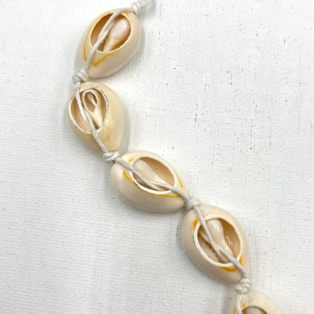 Vintage Natural Cowrie Shell Necklace Gold Metallic Accent Cream Cord Beachy Y2K - Picture 6 of 12
